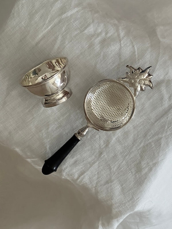 Tropea Silver-Plated Brass Tea Strainer with Bowl